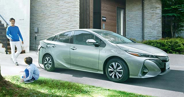 Toyota-prius-phv-2